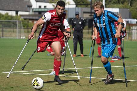Foto uit het album One Leg One Goal More Than a Game (Lyra Lierse)